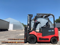 Вилочний електронавантажувач NYK FB25PLN