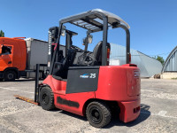 Вилочний електронавантажувач NYK FB25PLN (3)