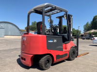 Вилочний електронавантажувач NYK FB25PLN (4)